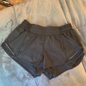 Lululemon Hotty Hot Short II (2.5)